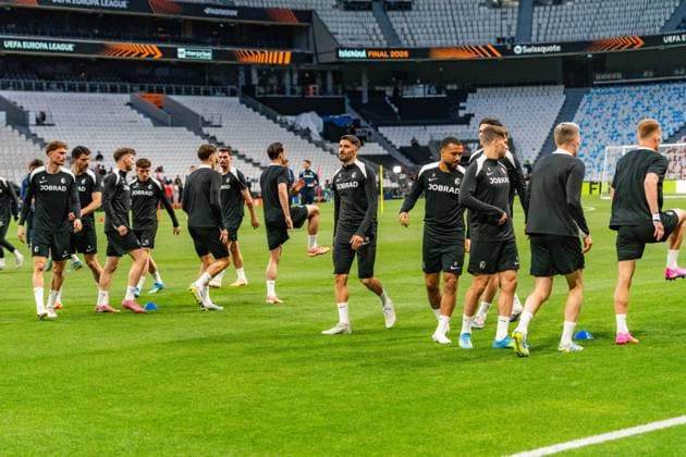 19 05 2026, SC Freiburg vs Aston Villa, UEFA Europa League, Final Matchday 1 Besiktas Square, Besiktas Park, Stadium, Fan festival, Fan Fest, Fans Freiburg Aston Villa, Trophy, Uefa Cup League Trophy, Istanbul 2026 Final Final Final Training Final Training SC Freiburg in Vodafone Park Copyright: xBahhoxKarax