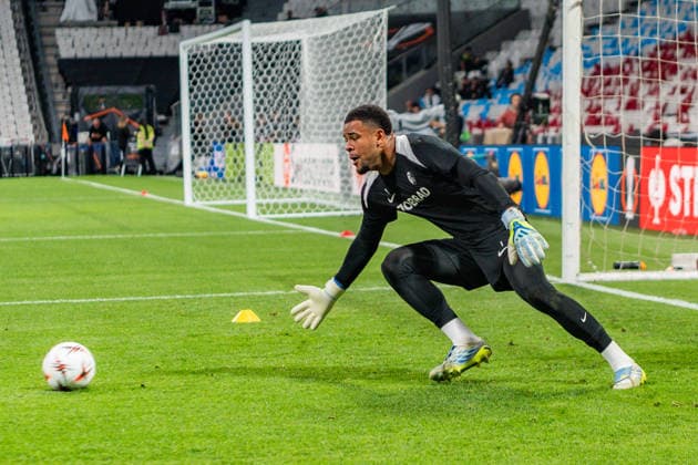19 05 2026, SC Freiburg vs Aston Villa, UEFA Europa League, Final Matchday 1 Besiktas Square, Besiktas Park, Stadium, Fan festival, Fan Fest, Fans Freiburg Aston Villa, Trophy, Uefa Cup League Trophy, Istanbul 2026 Final Final Training Final Training SC Freiburg in Vodafone Park, Noah Atubolu Copyright: xBahhoxKarax