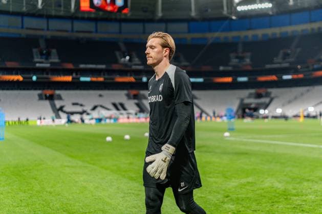 19 05 2026, SC Freiburg vs Aston Villa, UEFA Europa League, Final Matchday 1 Besiktas Square, Besiktas Park, Stadium, Fan festival, Fan Fest, Fans Freiburg Aston Villa, Trophy, Uefa Cup League Trophy, Istanbul 2026 Final Final Final Training Final Training SC Freiburg in Vodafone Park, Florian Müller Copyright: xBahhoxKarax
