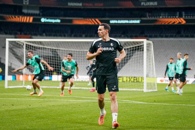 Turkey Football UEFA Europa League 2025 2026, Final in Istanbul SC Freiburg vs Aston Villa Tüpras Stadyumu Istanbul Final training Freiburg team Nicolas Höfler Nicolas Hoefler SC Freiburg, 27 Copyright: xJOERANxSTEINSIEKx
