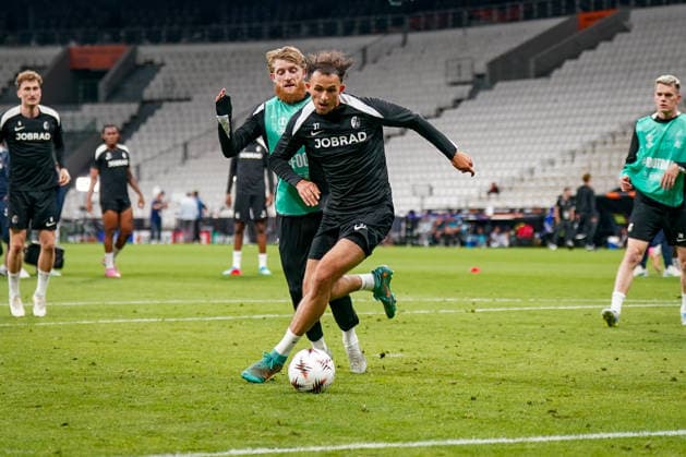 Turkey Football UEFA Europa League 2025 2026, Final in Istanbul SC Freiburg vs Aston Villa Tüpras Stadyumu Istanbul Final training Freiburg team Max Rosenfelder SC Freiburg, 37 Jan Niklas Beste SC Freiburg, 19 Copyright: xJOERANxSTEINSIEKx