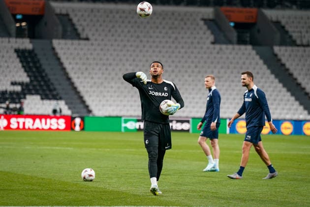 Turkey Football UEFA Europa League 2025 2026, Final in Istanbul SC Freiburg vs Aston Villa Tüpras Stadyumu Istanbul Final training Freiburg team Noah Atubolu SC Freiburg, 01 Copyright: xJOERANxSTEINSIEKx