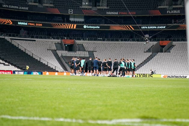 Turkey football UEFA Europa League 2025 2026, final in Istanbul SC Freiburg vs Aston Villa Tüpras Stadyumu Istanbul final training Freiburg team sports facility, long shot, inside interior view, below frog perspective Copyright: xJOERANxSTEINSIEKx