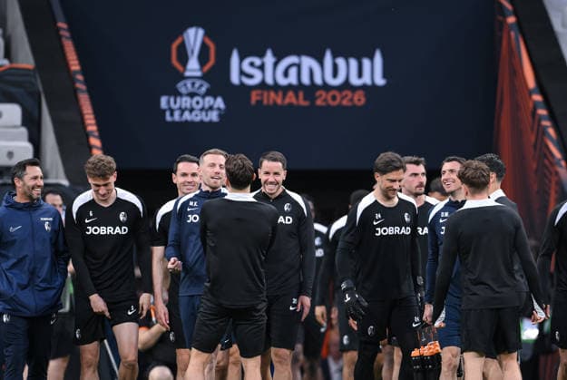 FOOTBALL EUROPA LEAGUE SEASON 2025 2026 Final in Istanbul 19 05 2026 SC Freiburg Aston Villa Training SC Freiburg at Besiktas Park Stadium, the team comes to the stadium Individual coach Felix Roth, Patrick Osterhage, Nicolas Hoefler, athletics coach Maximilian Kessler, Christian Guenter and goalkeeper Jannik Huth from left to right