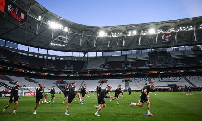 FOOTBALL EUROPA LEAGUE SEASON 2025 2026 Final in Istanbul 19 05 2026 SC Freiburg Aston Villa Training SC Freiburg at Besiktas Park Stadium, the team warming up Igor Matanovic, Daniel Kofi Kyereh, Lucas Hoeler, Matthias Ginter and Philipp Lienhart from left to right