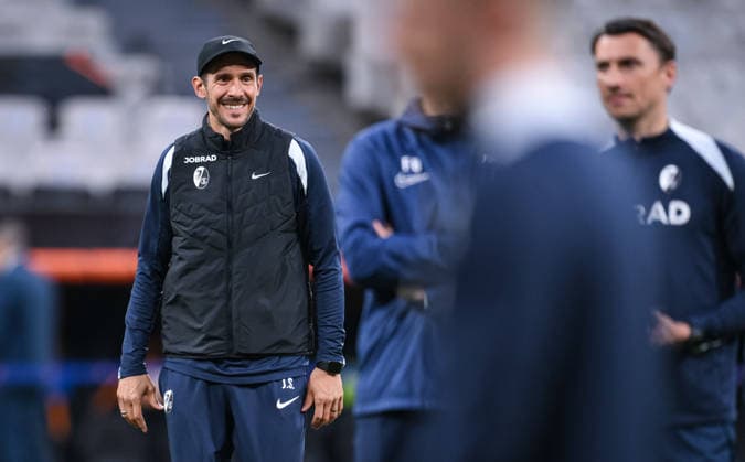 FOOTBALL EUROPA LEAGUE SEASON 2025 2026 Final in Istanbul 19 05 2026 SC Freiburg Aston Villa training SC Freiburg at Besiktas Park Stadium, coach Julian Schuster watches the training session