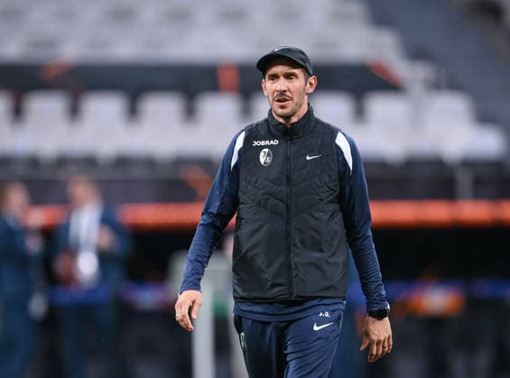 FOOTBALL EUROPA LEAGUE SEASON 2025 2026 Final in Istanbul 19 05 2026 SC Freiburg Aston Villa training SC Freiburg at Besiktas Park Stadium, coach Julian Schuster watches the training session