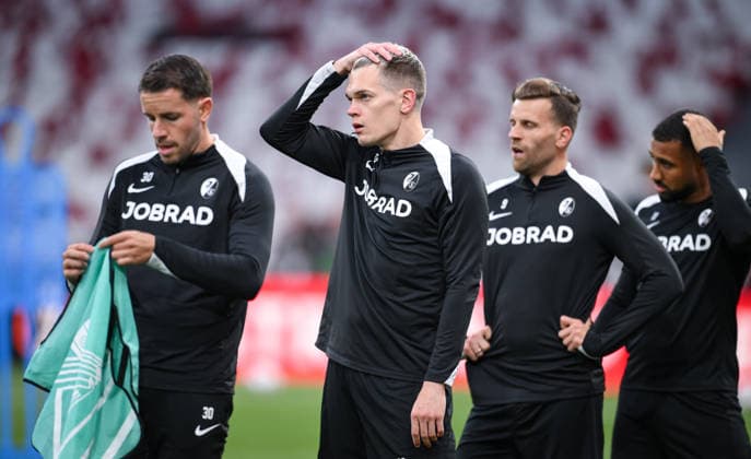 FOOTBALL EUROPA LEAGUE SEASON 2025 2026 Final in Istanbul 19 05 2026 SC Freiburg Aston Villa Training SC Freiburg at Besiktas Park Stadium, Matthias Ginter 2 f left pensive with Christian Guenter left , Lucas Hoeler 3 f right and Daniel Kofi Kyereh right