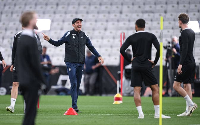 FOOTBALL EUROPA LEAGUE SEASON 2025 2026 Final in Istanbul 19 05 2026 SC Freiburg Aston Villa Training SC Freiburg at Besiktas Park stadium, coach Julian Schuster gives instructions