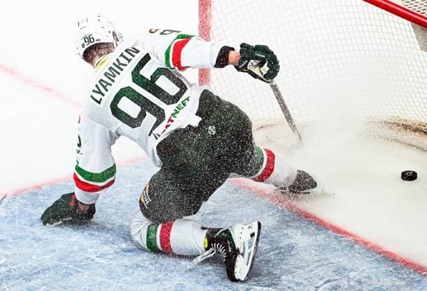Russia Ice hockey, Eishockey Kontinental League Lokomotiv - Ak Bars 9169202 19.05.2026 Ak Bars Nikita Lyamkin fails to defend his goal during the Kontinental Hockey League final play-off ice hockey match between Lokomotiv Yaroslavl and Ak Bars Kazan in Yaroslavl, Russia. Alexey Filippov Sputnik Yaroslavl Russia  Copyright: xAlexeyxFilippovx