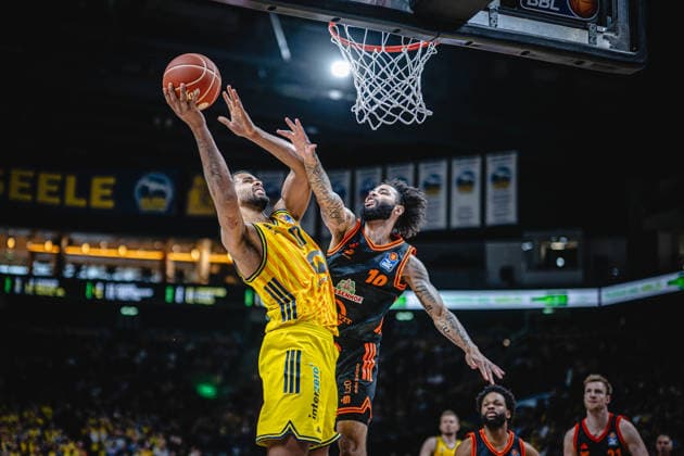 Basketball Berlin 19 05 2026 Season 2025 2026 EasyCredit BBL 1 Bundesliga Men, Men Playoffs Quarterfinals Game 2 Alba Berlin RASTA Vechta Norris Agbakoko Alba Berlin, No 17 Tevin Brown Vechta, No 10