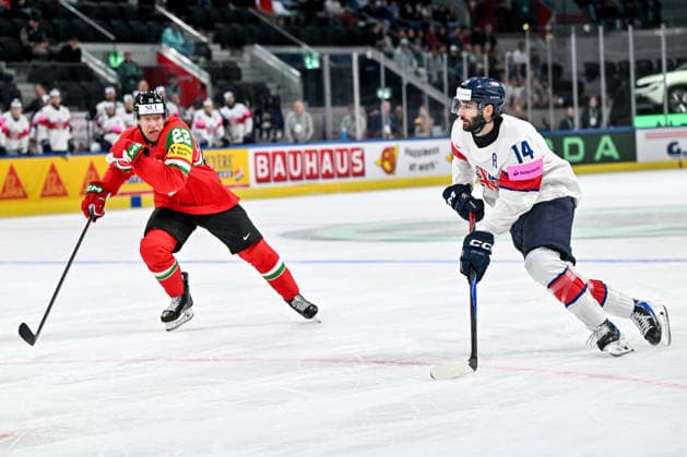 ZURICH, SWITZERLAND MAY 19 Liam Kirk of Great Britain in action chased by Vilmos Gallo of Hungary during the 2026 IIHF Ice Hockey World Championship Switzerland game between Hungary and Great Britain at Swiss Life Arena on May 19, 2026 in Zurich, Zurich Zurich Swiss Life Arena Zurich Switzerland Switzerland Copyright: xJustPictures.ch AndreaxBrancax jp-en-EuSpIm-JP7_ANB_Lat_Aut_19052026_5554