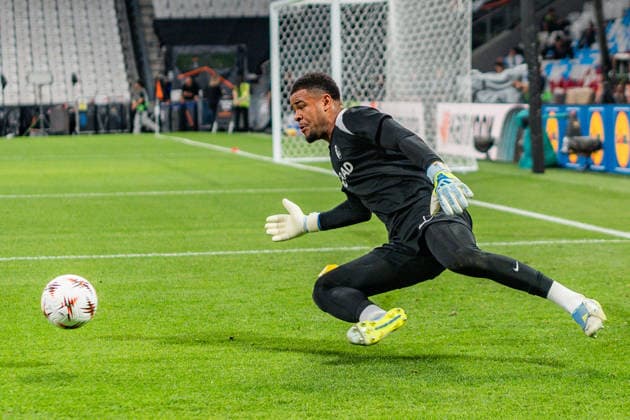 19 05 2026, SC Freiburg vs Aston Villa, UEFA Europa League, Final Matchday 1 Besiktas Square, Besiktas Park, Stadium, Fan festival, Fan Fest, Fans Freiburg Aston Villa, Trophy, Uefa Cup League Trophy, Istanbul 2026 Final Final Training Final Training SC Freiburg in Vodafone Park, Noah Atubolu Copyright: xBahhoxKarax