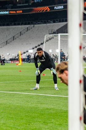 19 05 2026, SC Freiburg vs Aston Villa, UEFA Europa League, Final Matchday 1 Besiktas Square, Besiktas Park, Stadium, Fan festival, Fan Fest, Fans Freiburg Aston Villa, Trophy, Uefa Cup League Trophy, Istanbul 2026 Final Final Training Final Training SC Freiburg in Vodafone Park, Noah Atubolu Copyright: xBahhoxKarax