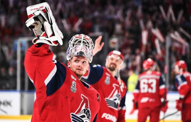 Russia Ice hockey, Eishockey Kontinental League Lokomotiv - Ak Bars 9169268 19.05.2026 Lokomotiv s goaltender Daniil Isayev thanks the fans for their support after winning the Kontinental Hockey League final play-off ice hockey match between Lokomotiv Yaroslavl and Ak Bars Kazan in Yaroslavl, Russia. Vladimir Astapkovich Sputnik Yaroslavl Russia  Copyright: xVladimirxAstapkovichx