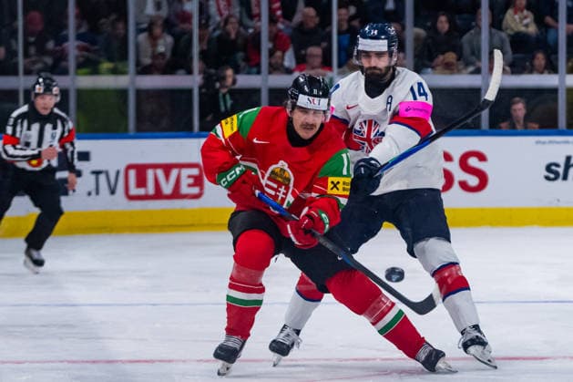 ZURICH, SWITZERLAND - MAY 19: Bence Horvath (Hungary, 11) in the battle for the puck with Liam Kirk (Great Britain, 14) during the Preliminary Round - Group A Match 23 between Hungary and Great Britain at the IIHF Ice hockey, Eishockey World Championship, WM, Weltmeisterschaft 2026, Swiss Life Arena on May 19, 2026 in Zurich, Switzerland. Zurich Switzerland Copyright: xTimoxSteinx
