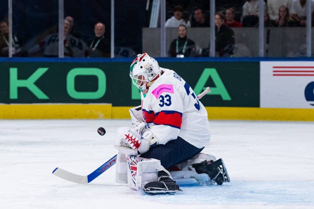 ZURICH, SWITZERLAND - MAY 19: Ben Bowns (Great Britain, 33) during the Preliminary Round - Group A Match 23 between Hungary and Great Britain at the IIHF Ice hockey, Eishockey World Championship, WM, Weltmeisterschaft 2026, Swiss Life Arena on May 19, 2026 in Zurich, Switzerland. Zurich Switzerland Copyright: xTimoxSteinx