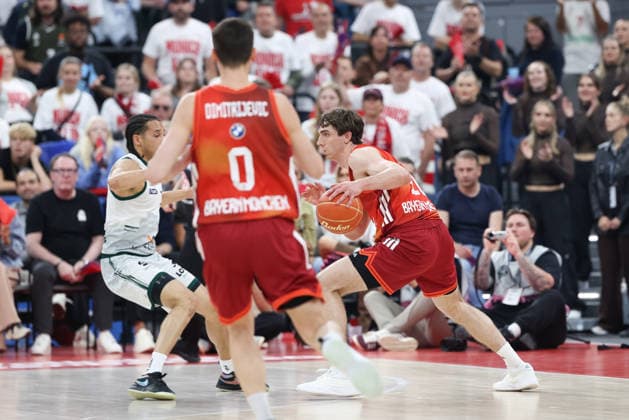 Justinian Jessup FC Bayern Basketball, 10 with ball with Jordan Roland Vet Concept Gladiators Trier, 15 , GER, FC Bayern Basketball vs Vet Concept Gladiators Trier, Basketball, easycredit Basketball Bundesliga, Playoffs, Quarterfinals, 2025 2026 season, 19 05 2026, GER, FC Bayern Basketball vs Vet Concept Gladiators Trier, Basketball, easycredit Basketball Bundesliga, Playoffs, Quarterfinals, 2025 2026 season, 19 05 2026 Munich Copyright: xEibner-Pressefoto JennixMaulx EP_JML
