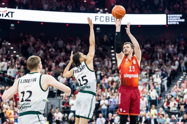 MUNICH, GERMANY - MAY 19: Andreas Andi Obst (FC Bayern Muenchen, 13) shoots the ball over Jordan Roland (Vet-Concept Gladiators Trier, 15) during the easyCredit Basketball Bundesliga Playoffs Quarterfinal Game 2 between FC Bayern Muenchen vs. Vet-Concept Gladiators Trier at SAP Garden on match 2 of the Playoffs Quarterfinals Best of Five of easyCredit Basketball Bundesliga on May 19, 2026 in Munich, Germany. Bavaria Germany Copyright: xSteffiexWunderlx