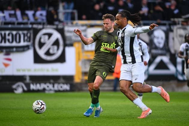 Sporting Charleroi v OH Leuven - Jupiler Pro League Europe Play-Off CHARLEROI, BELGIUM - MAY 19 : George Wouter midfielder of OH Leuven, Camara Etienne midfielder of Sporting Charleroi during the Jupiler Pro League Europe Play-Off match between Sporting Charleroi and OH Leuven on May 19, 2026 in Charleroi, Belgium, 19 05 2026 Charleroi Belgium  Copyright: xVincentxKalutx