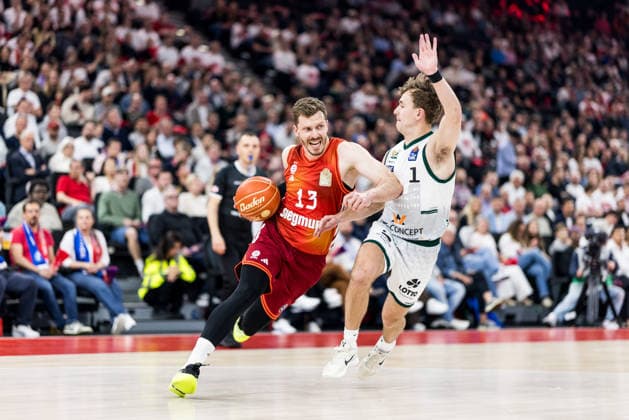 MUNICH, GERMANY - MAY 19: Andreas Andi Obst (FC Bayern Muenchen, 13) controls the ball against Steven Ashworth (Vet-Concept Gladiators Trier, 1) during the easyCredit Basketball Bundesliga Playoffs Quarterfinal Game 2 between FC Bayern Muenchen vs. Vet-Concept Gladiators Trier at SAP Garden on match 2 of the Playoffs Quarterfinals Best of Five of easyCredit Basketball Bundesliga on May 19, 2026 in Munich, Germany. Bavaria Germany Copyright: xSteffiexWunderlx