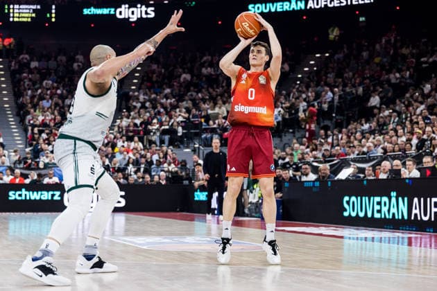 MUNICH, GERMANY - MAY 19: Neno Dimitrijevic (FC Bayern Muenchen, 0) shoots the ball over Maik Zirbes (Vet-Concept Gladiators Trier, 33) during the easyCredit Basketball Bundesliga Playoffs Quarterfinal Game 2 between FC Bayern Muenchen vs. Vet-Concept Gladiators Trier at SAP Garden on match 2 of the Playoffs Quarterfinals Best of Five of easyCredit Basketball Bundesliga on May 19, 2026 in Munich, Germany. Bavaria Germany Copyright: xSteffiexWunderlx