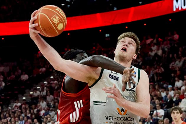 Deutsche Basketball Bundesliga (BBL), FC Bayern München Basketball vs VET-CONCEPT GLADIATORS Trier, München FC Bayern Basketball, Trier VET-CONCEPT GLADIATORS, 2026-05-19 in München (SAP Garden) LINSSEN Marten (VET-CONCEPT GLADIATORS TRIER Center (C) Nr12-TRI12), GABRIEL Wenyen (FC Bayern München Basketball Center (C) Nr32-FCBB32) sportworld München SAP Garden Bayern Deutschland *** German Basketball Bundesliga BBL , FC Bayern Munich Basketball vs VET CONCEPT GLADIATORS Trier, Munich FC Bayern Basketball, Trier VET CONCEPT GLADIATORS, 2026 05 19 in Munich SAP Garden LINSSEN Marten VET CONCEPT GLADIATORS TRIER Center C Nr12 TRI12 , GABRIEL Wenyen FC Bayern Munich Basketball Center C Nr32 FCBB32 sportworld Munich SAP Garden Bayern Germany