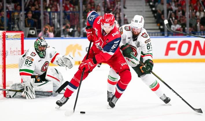 Russia Ice hockey, Eishockey Kontinental League Lokomotiv - Ak Bars 9169300 19.05.2026 Ak Bars goaltender Timur Bilyalov looks on as Lokomotiv s Pavel Kraskovsky and Ak Bars Ilya Karpukhin vie for the puck during the Kontinental Hockey League final play-off ice hockey match between Lokomotiv Yaroslavl and Ak Bars Kazan in Yaroslavl, Russia. Alexey Filippov Sputnik Yaroslavl Russia  Copyright: xAlexeyxFilippovx
