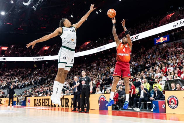 MUNICH, GERMANY - MAY 19: Xavier Rathan-Mayes (FC Bayern Muenchen, 4) shoots the ball over George King (Vet-Concept Gladiators Trier, 94) during the easyCredit Basketball Bundesliga Playoffs Quarterfinal Game 2 between FC Bayern Muenchen vs. Vet-Concept Gladiators Trier at SAP Garden on match 2 of the Playoffs Quarterfinals Best of Five of easyCredit Basketball Bundesliga on May 19, 2026 in Munich, Germany. Bavaria Germany Copyright: xSteffiexWunderlx