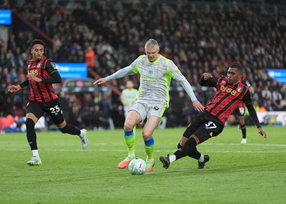 Bournemouth v Manchester City, Premier League, Football, Vitality Stadium, Bournemouth, UK - 19 May 2026 Erling Haaland of Manchester City under pressure from Rayan of Bournemouth. Bournemouth Vitality Stadium Bournemouth UK, UK NEWSPAPERS OUT Copyright: xSeanxRyanx