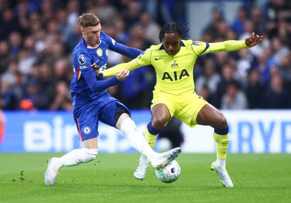Chelsea v Tottenham Hotspurs, English Premier League, Stamford Bridge, London, UK - 19 05 2026 Mathys Tel of Tottenham Hotspurs is pressured by Cole Palmer of Chelsea during the Premier League game at Stamford Bridge London Stamford Bridge London GBR, UK NEWSPAPERS OUT Copyright: xMarkxGreenwoodx