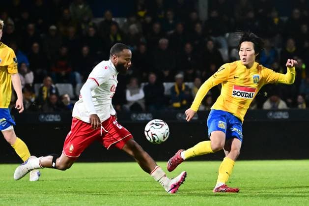 KVC Westerlo v Standard de Liege - Jupiler Pro League Europe Play-Off WESTERLO, BELGIUM - MAY 19 : Sakamoto Isa forward of KVC Westerlo and Ilaimaharitra Marco midfielder of Standard de Liege battle for the ball during the Jupiler Pro League Europe Play-Off match between KVC Westerlo and Standard de Liege on May 19, 2026 in Westerlo, Belgium, 19 05 2026 Westerlo Belgium  Copyright: xPeterxDexVoechtx