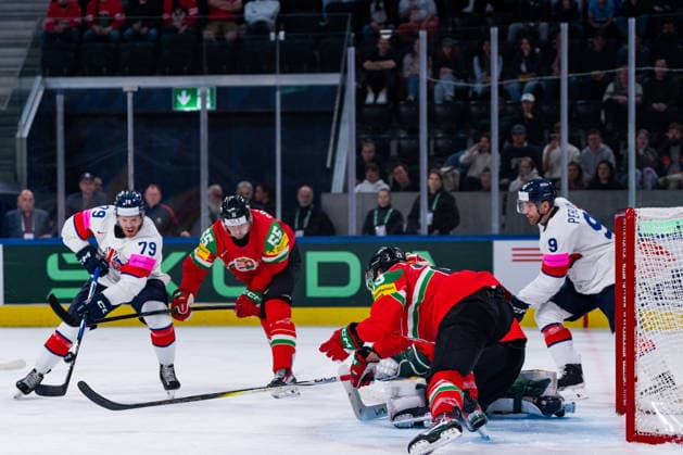 ZURICH, SWITZERLAND - MAY 19: Nathanael Halbert (Great Britain, 79) with a chance for a goal against Bence Balizs (Hungary, 1) during the Preliminary Round - Group A Match 23 between Hungary and Great Britain at the IIHF Ice hockey, Eishockey World Championship, WM, Weltmeisterschaft 2026, Swiss Life Arena on May 19, 2026 in Zurich, Switzerland. Zurich Switzerland Copyright: xTimoxSteinx