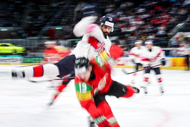 Ice hockey, Eishockey - IIHF WC 2026 ZURICH,SWITZERLAND,19.MAY.26 - ICE HOCKEY - IIHF Ice Hockey World Championship, WM, Weltmeisterschaft 2026, group stage, Hungary vs Great Britain. Image shows Travis Brown (GBR) and Krisztian Nagy (HUN).  GEPAxpictures xMaticxKlansek