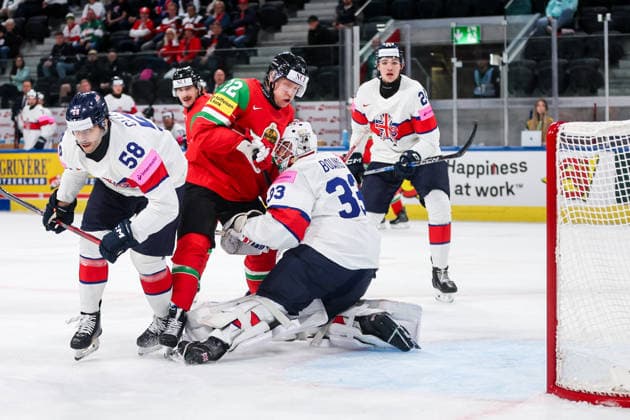 Ice hockey, Eishockey - IIHF WC 2026 ZURICH,SWITZERLAND,19.MAY.26 - ICE HOCKEY - IIHF Ice Hockey World Championship, WM, Weltmeisterschaft 2026, group stage, Hungary vs Great Britain. Image shows David Clements (GBR), Vilmos Gallo (HUN) and Ben Bowns (GBR).  GEPAxpictures xMaticxKlansek