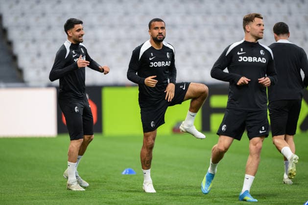 Freiburg completes preparations for Aston Villa match ISTANBUL, TURKIYE - MAY 19: Daniel-Kofi Kyereh (C) of Freiburg attends a training session at Tupras Stadium ahead of tomorrow’s UEFA Europa League match against England’s Aston Villa in Istanbul, Turkiye on May 19, 2026. Arif Hudaverdi Yaman Anadolu Istanbul Turkey. Editorial use only. Please get in touch for any other usage.  Copyright: x2026xAnadoluxArifxHudaverdixYamanx