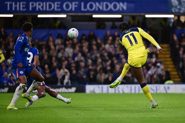 Chelsea v Tottenham Hotspur, Premier League Tottenham Hotspur forward Mathys Tel (11) takes a shot at goal during the Premier League match between Chelsea and Tottenham Hotspur at Stamford Bridge, London, UK on 19 May 2026. London Stamford Bridge Greater London UK Editorial use only DataCo restrictions apply See www.football-dataco.com , Copyright: xDennisxGoodwinx PSI-24269-0041