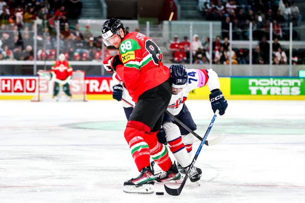 Ice hockey, Eishockey - IIHF WC 2026 ZURICH,SWITZERLAND,19.MAY.26 - ICE HOCKEY - IIHF Ice Hockey World Championship, WM, Weltmeisterschaft 2026, group stage, Hungary vs Great Britain. Image shows Tamas Sarpatki (HUN) and Ollie Betteridge (GBR).  GEPAxpictures xMaticxKlansek