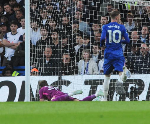 Football - 2025 2026 Premier League - Chelsea vs. Tottenham Hotspur - Stamford Bridge - Tuesday 19th May 2026 Goalkeeper, Antonin Kinsky fails to stop a shot from Enzo Fernandez for Chelsea™s first half goal 