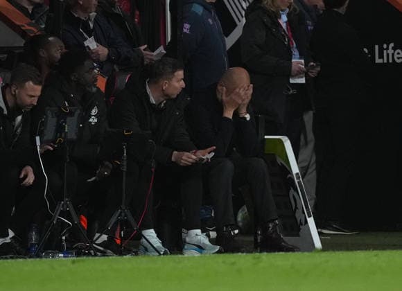 Bournemouth v Manchester City, Premier League, Football, Vitality Stadium, Bournemouth, UK - 19 May 2026 Andoni Iraola manager of Bournemouth holds his head in his hands during the game while being 0-1 down. Bournemouth Vitality Stadium Bournemouth UK, UK NEWSPAPERS OUT Copyright: xSeanxRyanx