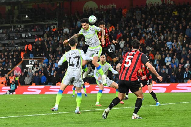 Bournemouth v Manchester City, Premier League Nico O™Reilly (33) of Manchester City battles for possession with James Hill (23) of AFC Bournemouth during the Premier League match between Bournemouth and Manchester City at the Vitality Stadium, Bournemouth, UK on 19 May 2026. Bournemouth Vitality Stadium Dorset UK Editorial use only DataCo restrictions apply See www.football-dataco.com , Copyright: xGrahamxHuntx PSI-24285-0076