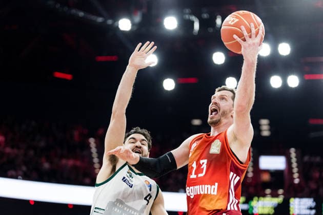 MUNICH, GERMANY - MAY 19: Andreas Andi Obst (FC Bayern Muenchen, 13) shoots the ball over Clay Guillozet (Vet-Concept Gladiators Trier, 4) during the easyCredit Basketball Bundesliga Playoffs Quarterfinal Game 2 between FC Bayern Muenchen vs. Vet-Concept Gladiators Trier at SAP Garden on match 2 of the Playoffs Quarterfinals Best of Five of easyCredit Basketball Bundesliga on May 19, 2026 in Munich, Germany. Bavaria Germany Copyright: xSteffiexWunderlx