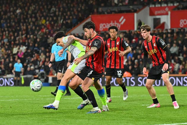 Bournemouth v Manchester City, Premier League Marcos Senesi (5) of AFC Bournemouth battles for possession with Nico O™Reilly (33) of Manchester City during the Premier League match between Bournemouth and Manchester City at the Vitality Stadium, Bournemouth, UK on 19 May 2026. Bournemouth Vitality Stadium Dorset UK Editorial use only DataCo restrictions apply See www.football-dataco.com , Copyright: xGrahamxHuntx PSI-24285-0080