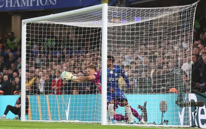 Antonin KinskÃ½ of Tottenham Hotspur saves on the goalline Chelsea v Tottenham Hotspur, Premier League, Football, Stamford Bridge, London, UK - 19 May 2026London Stamford Bridge United Kingdom EDITORIAL USE ONLY No use with unauthorised audio, video, data, fixture lists, club league logos or live services. Online in-match use limited to 120 images, no video emulation. No use in betting, games or single club league player publications.  Copyright: xKieranxMcManus Shutterstockx 16881293ak