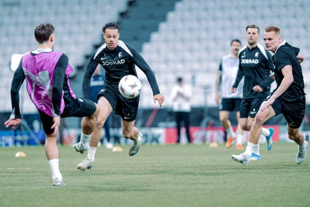 ISTANBUL, TURKIYE ? 19 MAY 2026: Derry Scherhant of SC Freiburg during the training session the day before the UEFA Europa League Final 2026 match between SC Freiburg and Aston Villa F.C. at Besiktas Park on May 19, 2026 in Istanbul, Turkiye. Copyright: xAlexandraxFechetex xSPPx Sportspressphoto_SPR150221
