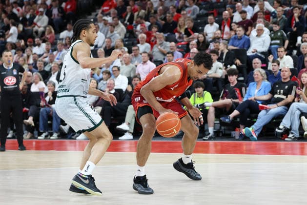 Oscar da Silva FC Bayern Basketball, 01 with Jordan Roland Vet Concept Gladiators Trier, 15 , GER, FC Bayern Basketball vs Vet Concept Gladiators Trier, Basketball, easycredit Basketball Bundesliga, Playoffs, Quarterfinals, 2025 2026 season, 19 05 2026, GER, FC Bayern Basketball vs Vet Concept Gladiators Trier, Basketball, easycredit Basketball Bundesliga, Playoffs, Quarterfinals, 2025 2026 season, 19 05 2026 Munich Copyright: xEibner-Pressefoto JennixMaulx EP_JML