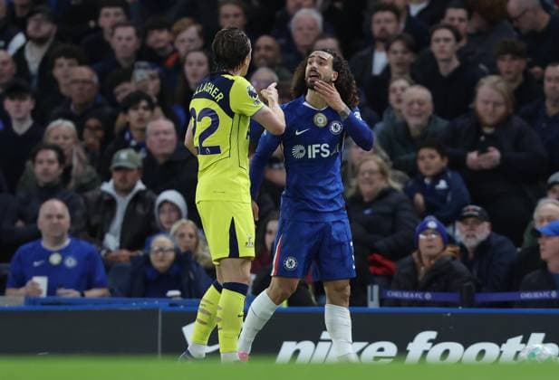 Premier League - Chelsea v Tottenham Hotspur LONDON, ENGLAND, MAY 19: Conor Gallagher of Tottenham Hotspur argues with Marc Cucurella of Chelsea during the Premier League match between Chelsea v Tottenham Hotspur at Stamford Bridge Stadium, London, England, on May 19. (Photo by Daniel Weir) London Stamford Bridge Stadium England Copyright: xDanielxWeir SportsxPressxPhotox Sportspressphoto_SPR150252