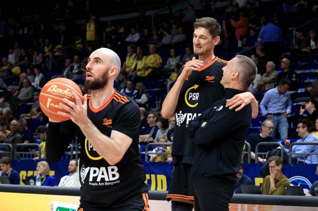 DEU, easyCredit BBL, ALBA vs Rasta Vechta, 19 05 2026, Uber Arena, Berlin, DEU, easyCredit BBL, ALBA vs Rasta Vechta, pictured Tommy Kuhse RASTA Vechta 12 , Tibor Pleiss RASTA Vechta 22 , referee nordphotoxGmbHx xEngler nph00076
