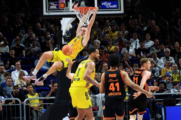 DEU, easyCredit BBL, ALBA vs Rasta Vechta, 19 05 2026, Uber Arena, Berlin, DEU, easyCredit BBL, ALBA vs Rasta Vechta, in the picture dunking by Moses Wood ALBA Berlin 11 , Norris Agbakoko ALBA Berlin 17 , Lloyd Pandi RASTA Vechta 41 nordphotoxGmbHx xEngler nph00076