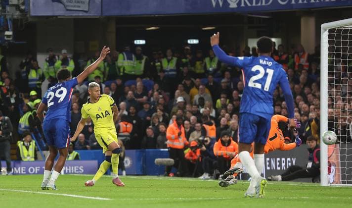 Richarlison of Tottenham Hotspur scores a goal to make the score 2-1 Chelsea v Tottenham Hotspur, Premier League, Football, Stamford Bridge, London, UK - 19 May 2026London Stamford Bridge United Kingdom EDITORIAL USE ONLY No use with unauthorised audio, video, data, fixture lists, club league logos or live services. Online in-match use limited to 120 images, no video emulation. No use in betting, games or single club league player publications.  Copyright: xKieranxMcManus Shutterstockx 16881293az